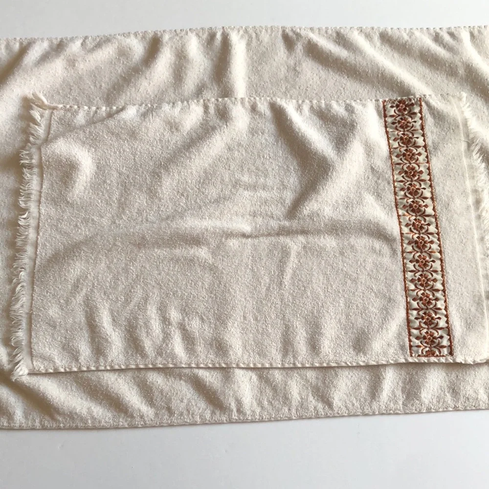 Gold Royal Family by Cannon Vintage MCM Guest Towel Set Cream And Gold